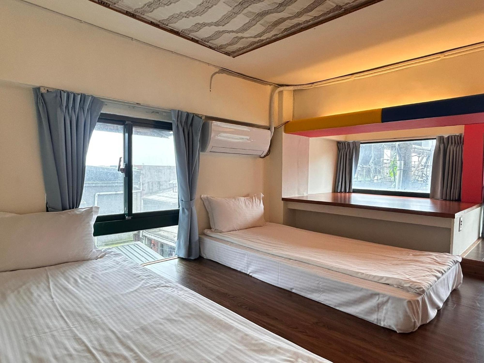 Old Street Seaview Homestay Джиуфен Екстериор снимка